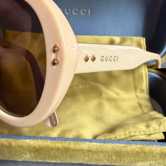 Gucci Yellow Retro Oversized Sunglasses with Gold Accents